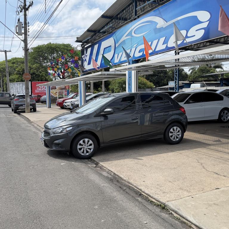 CHEVROLET Onix Hatch - Foto
