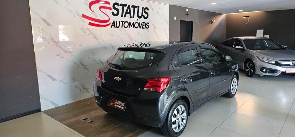 CHEVROLET Onix Hatch - Foto