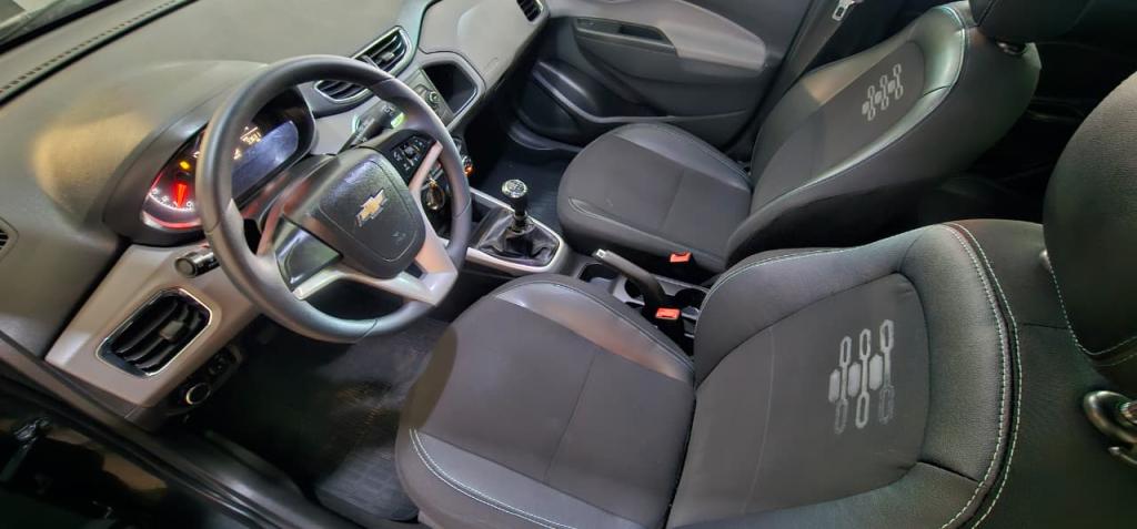 CHEVROLET Onix Hatch - Foto