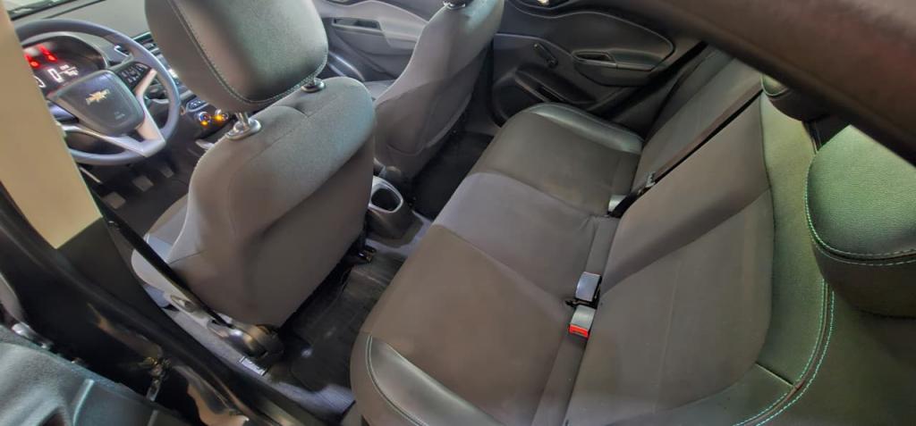 CHEVROLET Onix Hatch - Foto