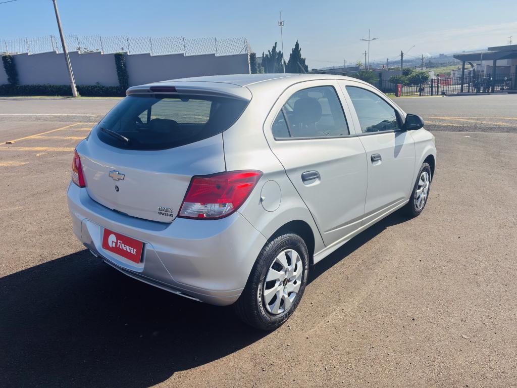 CHEVROLET Onix Hatch - Foto