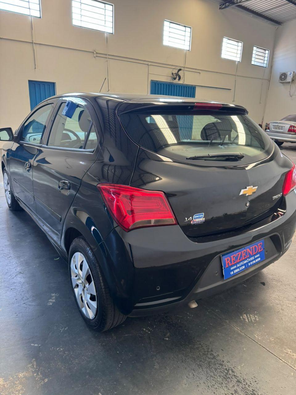 CHEVROLET Onix Hatch - Foto