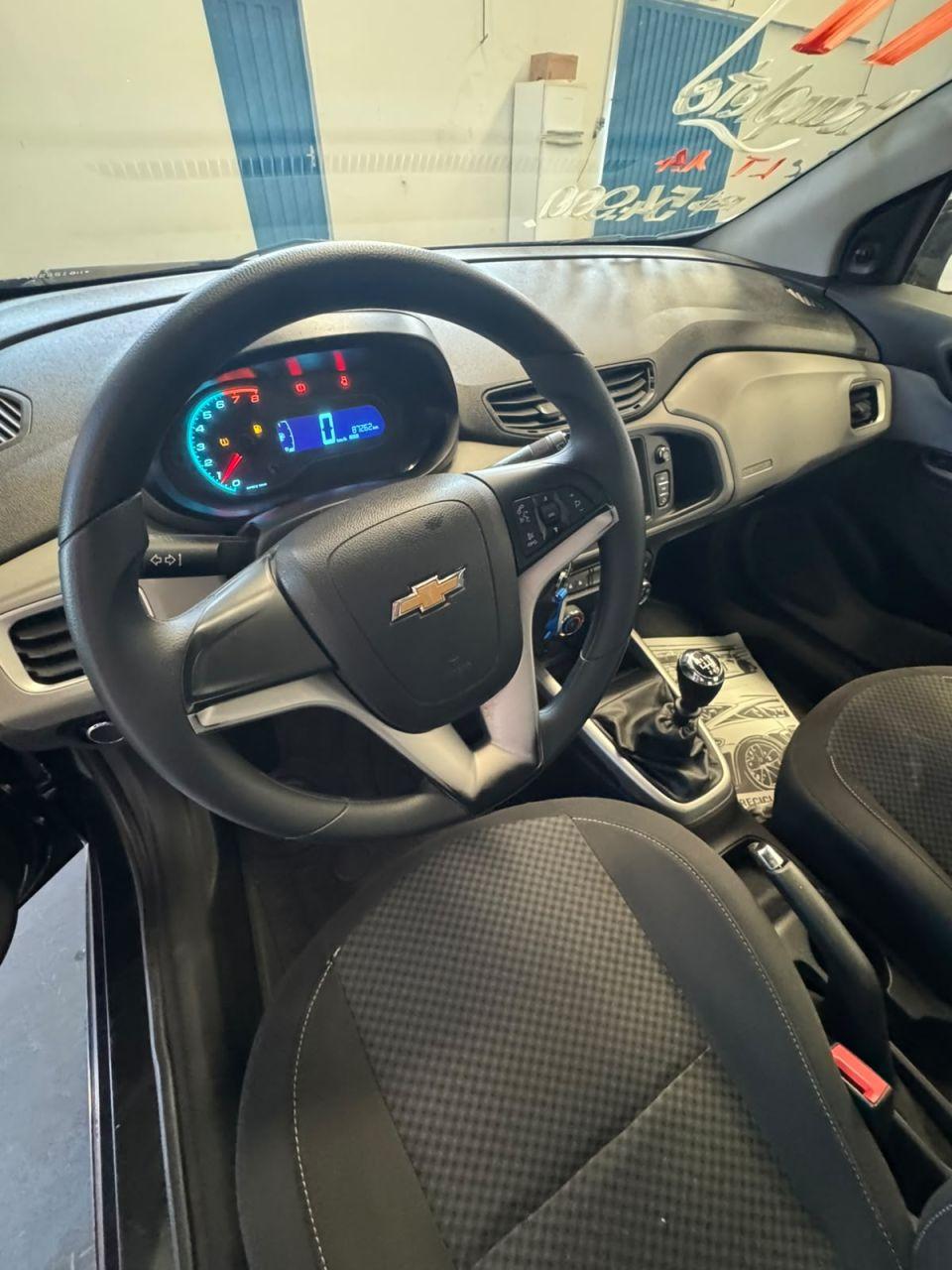 CHEVROLET Onix Hatch - Foto