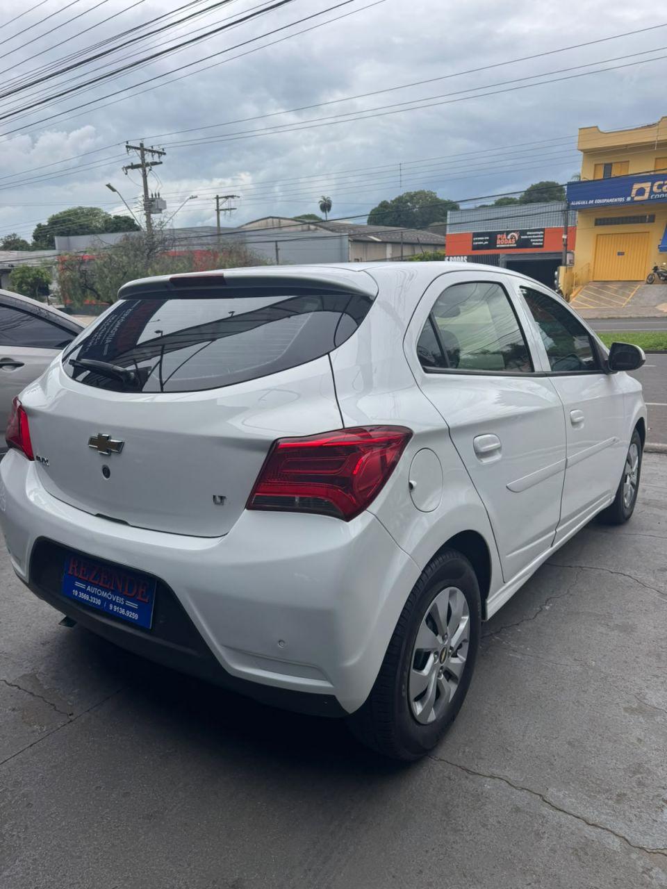 CHEVROLET Onix Hatch - Foto