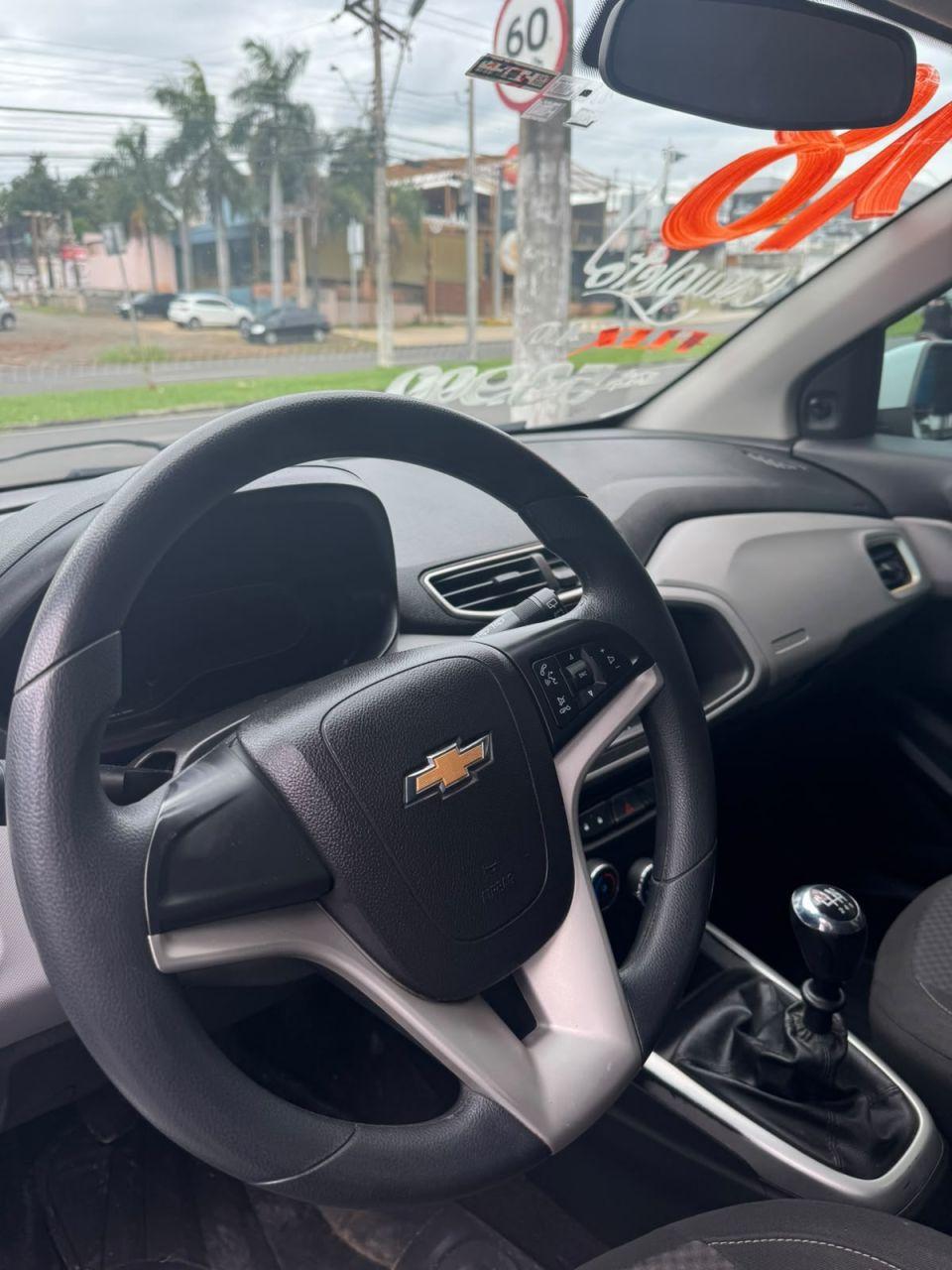 CHEVROLET Onix Hatch - Foto