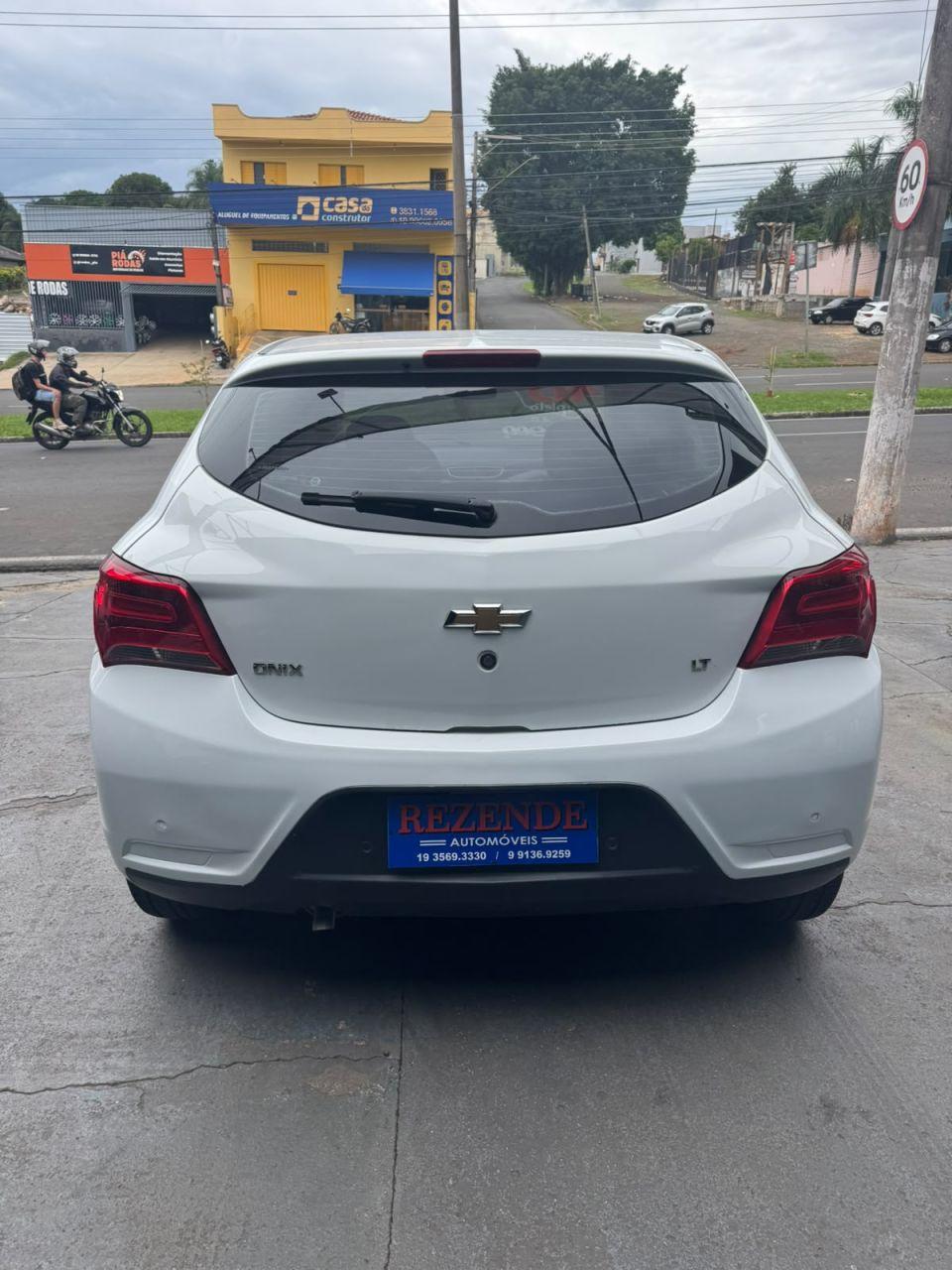 CHEVROLET Onix Hatch - Foto