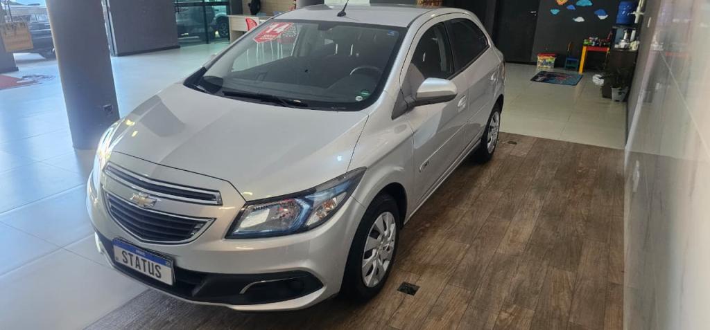CHEVROLET Onix Hatch - Foto