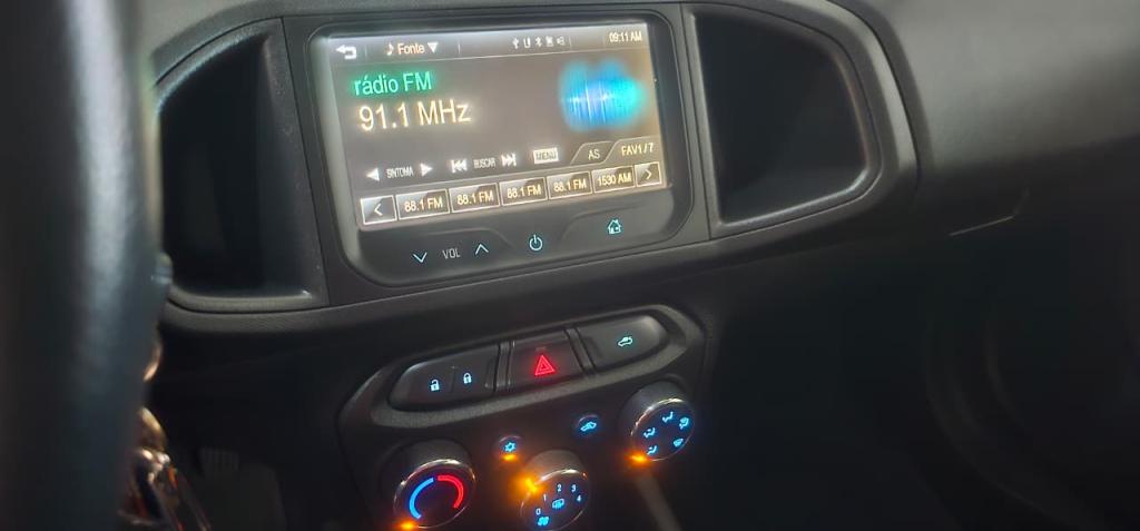 CHEVROLET Onix Hatch - Foto