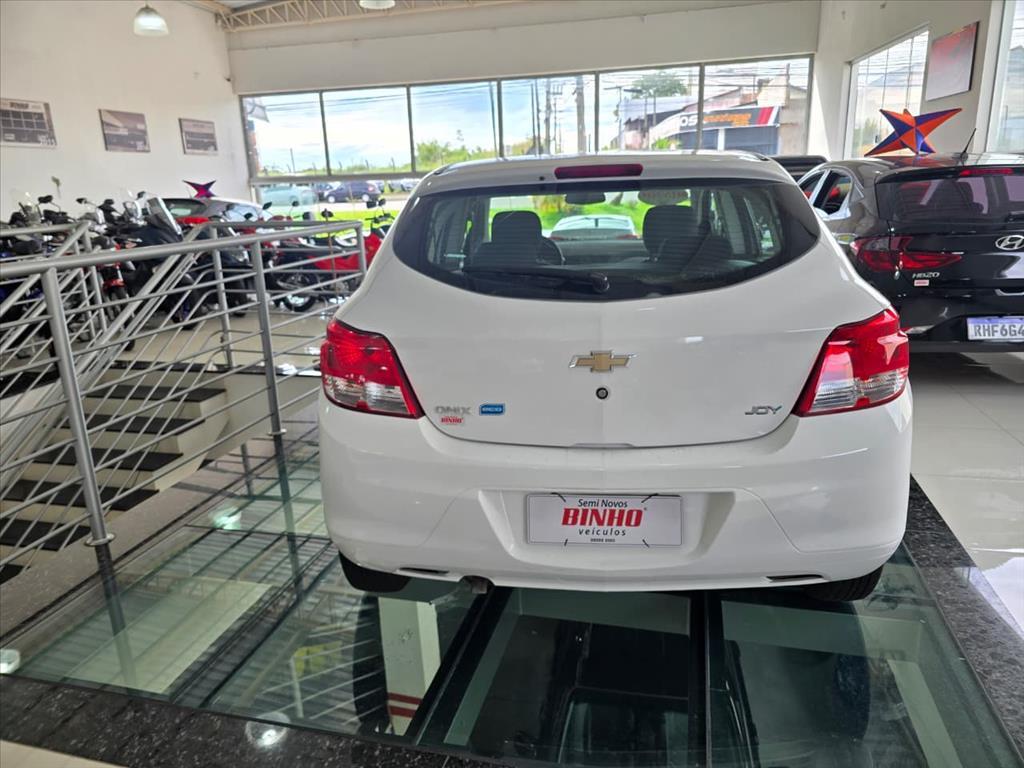 CHEVROLET Onix Hatch - Foto