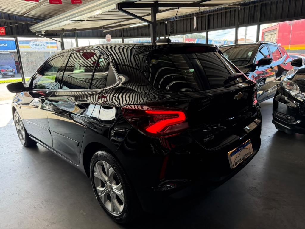 CHEVROLET Onix Hatch - Foto