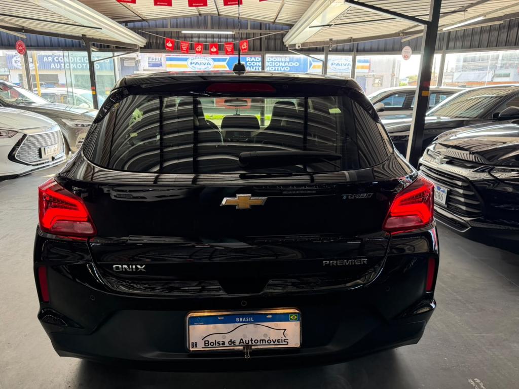CHEVROLET Onix Hatch - Foto