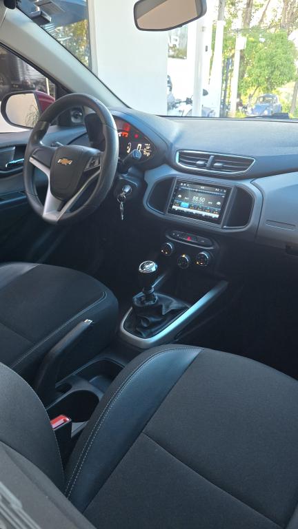 CHEVROLET Onix Hatch - Foto