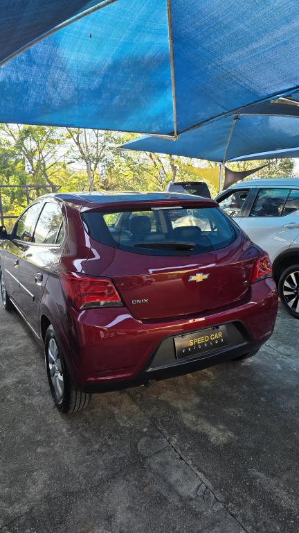 CHEVROLET Onix Hatch - Foto