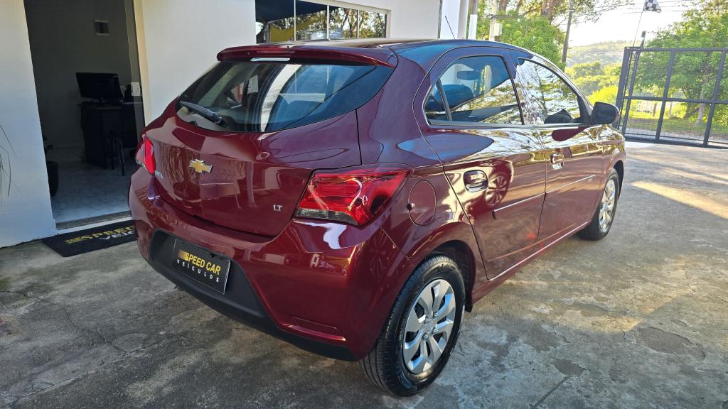 CHEVROLET Onix Hatch - Foto