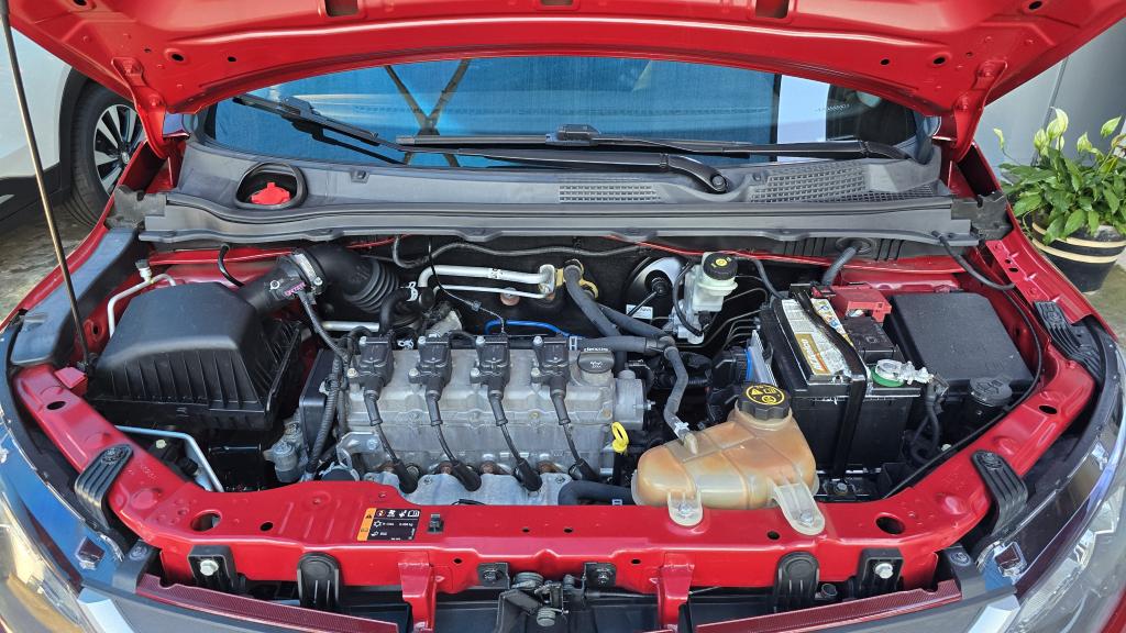CHEVROLET Onix Hatch - Foto