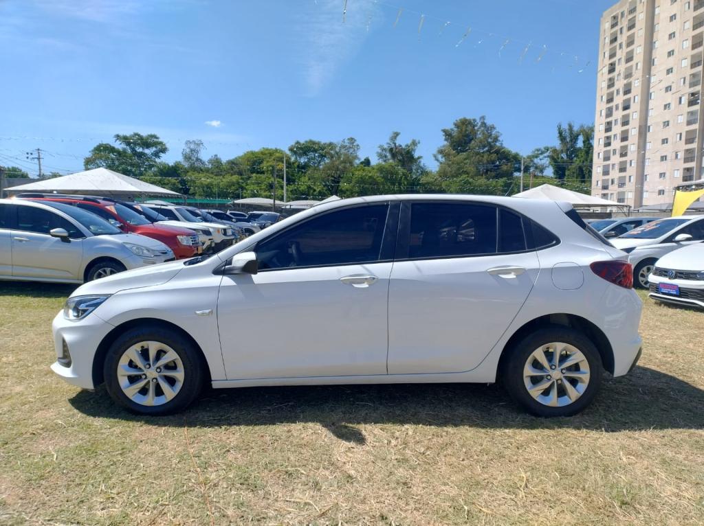 CHEVROLET Onix Hatch - Foto