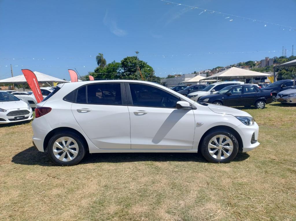 CHEVROLET Onix Hatch - Foto