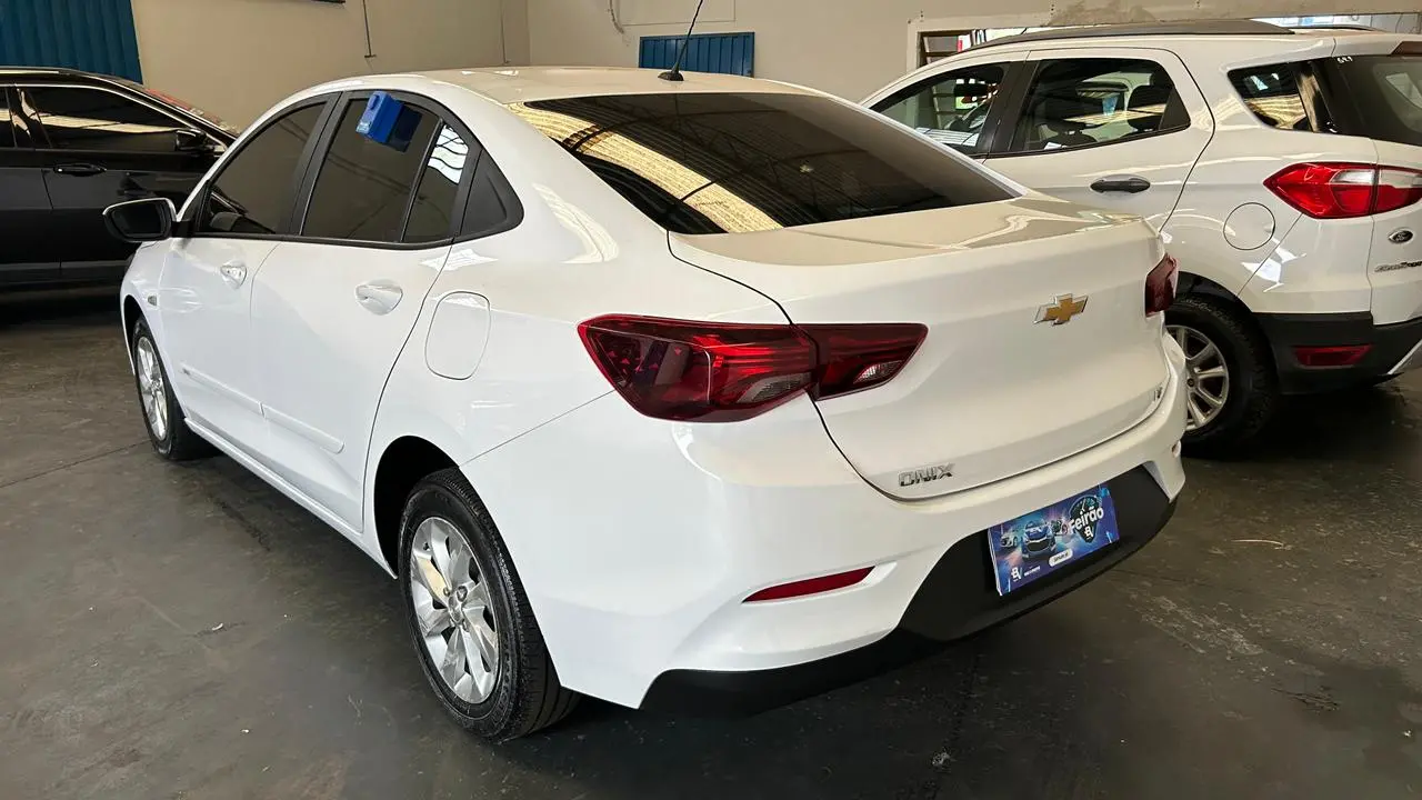 CHEVROLET Onix Sedan - Foto