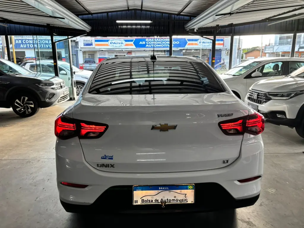 CHEVROLET Onix Sedan - Foto