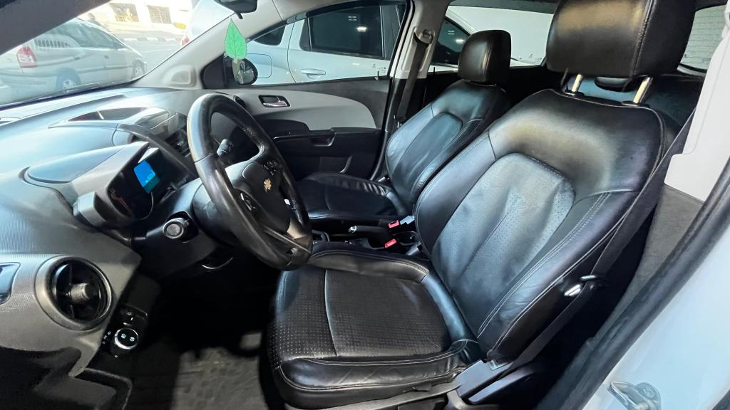 CHEVROLET Sonic Hatch - Foto