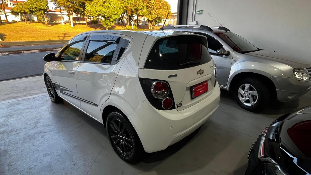 CHEVROLET Sonic Hatch - Foto