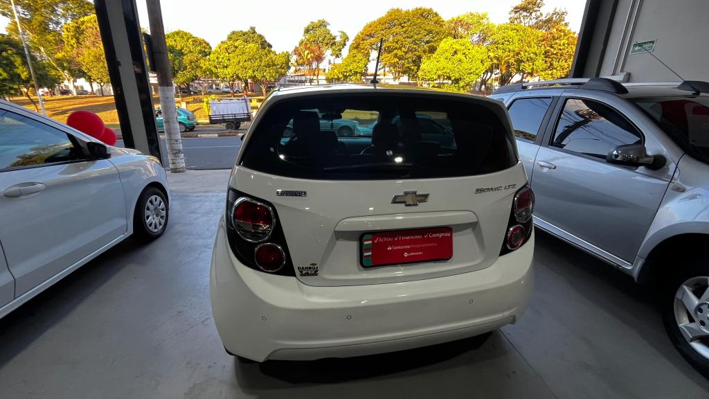 CHEVROLET Sonic Hatch - Foto