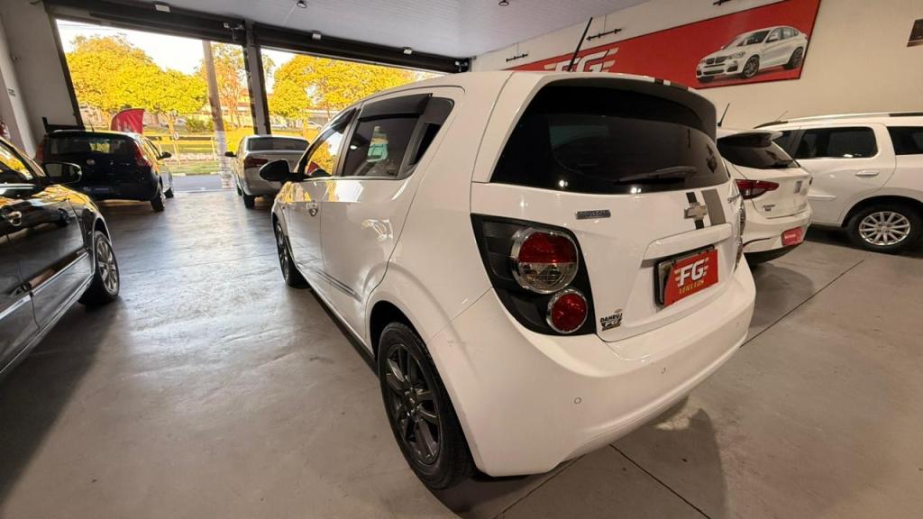 CHEVROLET Sonic Hatch - Foto