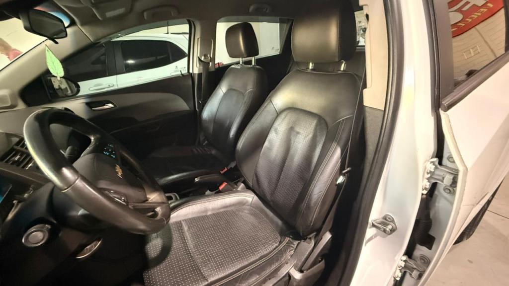 CHEVROLET Sonic Hatch - Foto