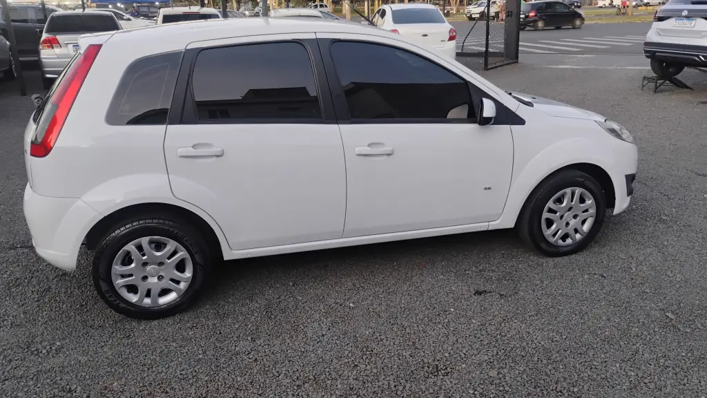 FORD Fiesta Hatch - Foto