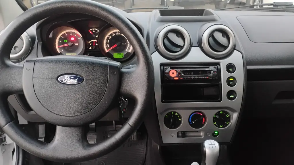 FORD Fiesta Hatch - Foto