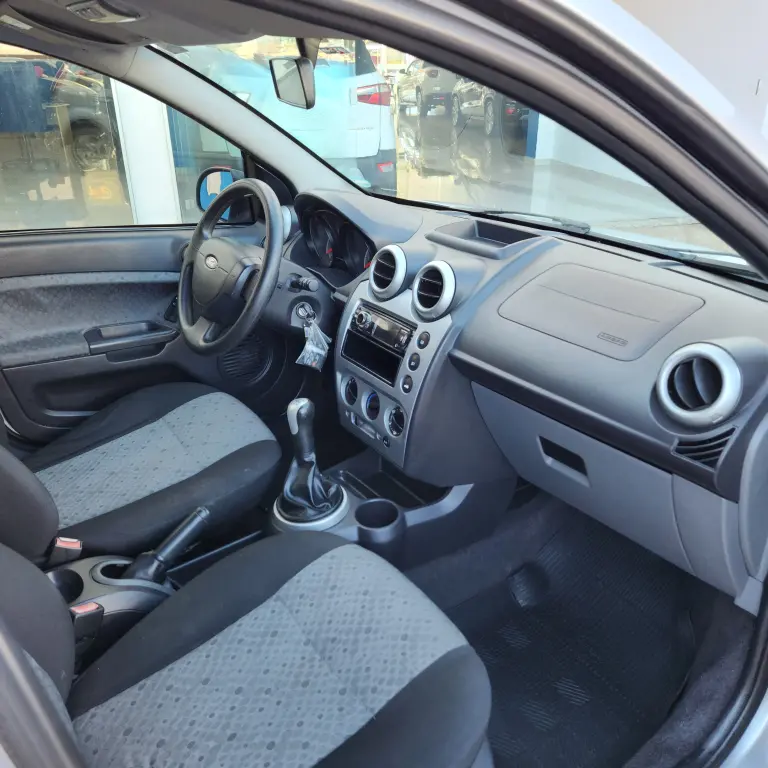 FORD Fiesta Hatch - Foto