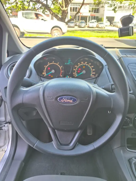 FORD Fiesta Hatch - Foto