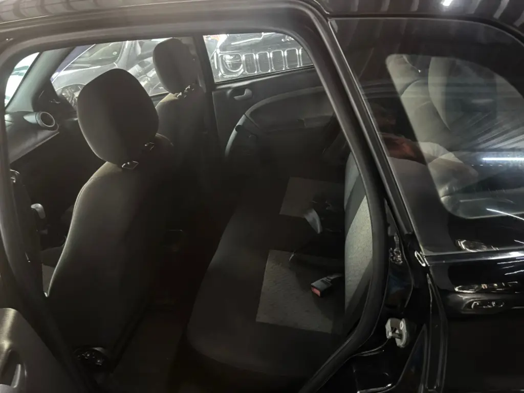 FORD Fiesta Hatch - Foto