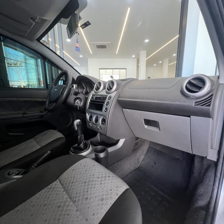 FORD Fiesta Hatch - Foto