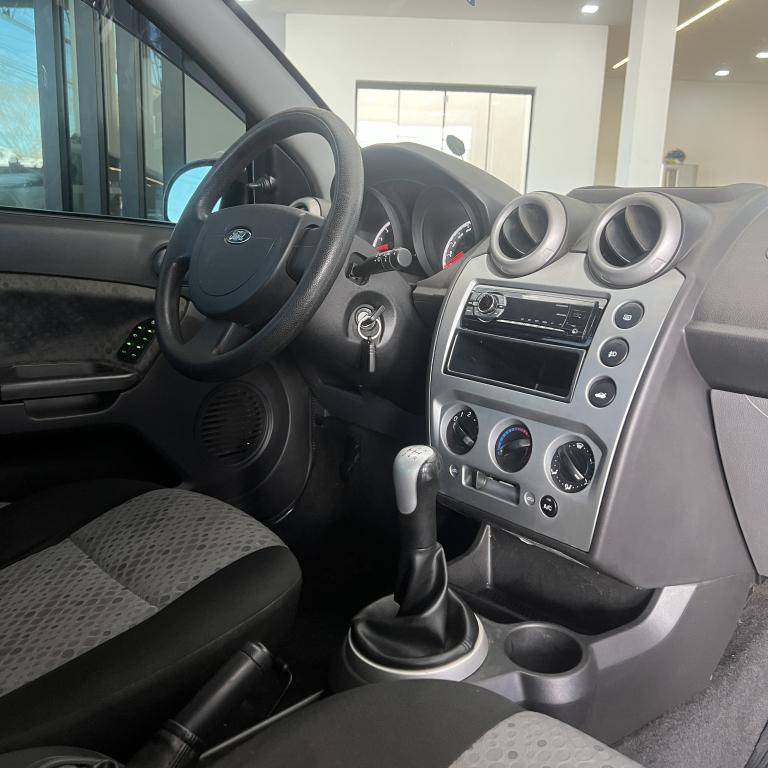 FORD Fiesta Hatch - Foto