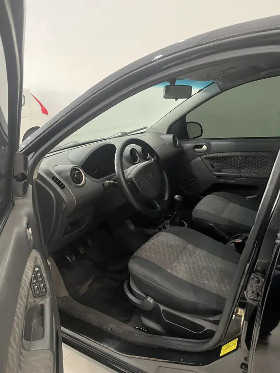 FORD Fiesta Hatch - Foto