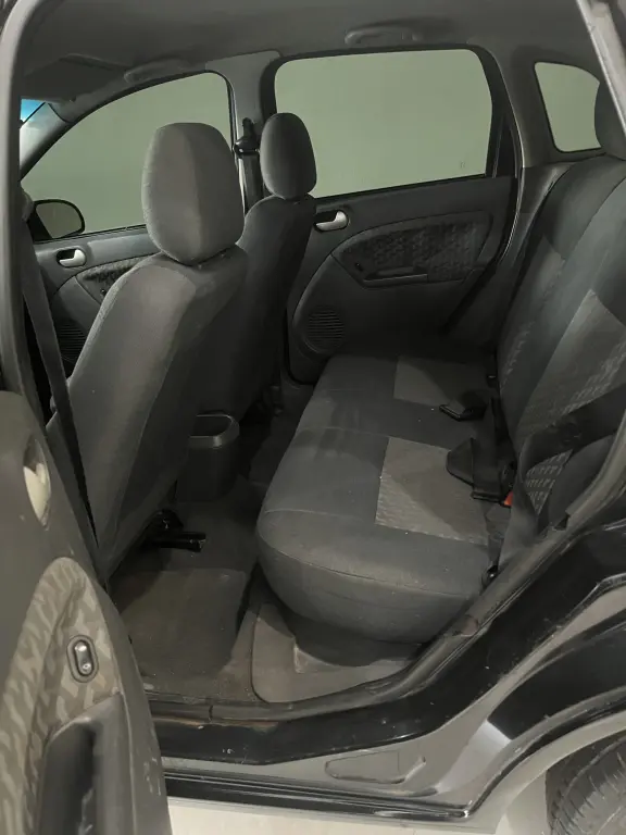 FORD Fiesta Hatch - Foto