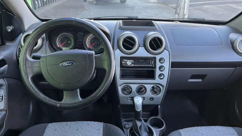 FORD Fiesta Hatch - Foto