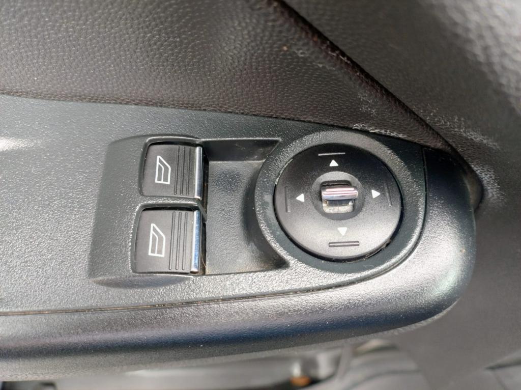 FORD Fiesta Hatch - Foto