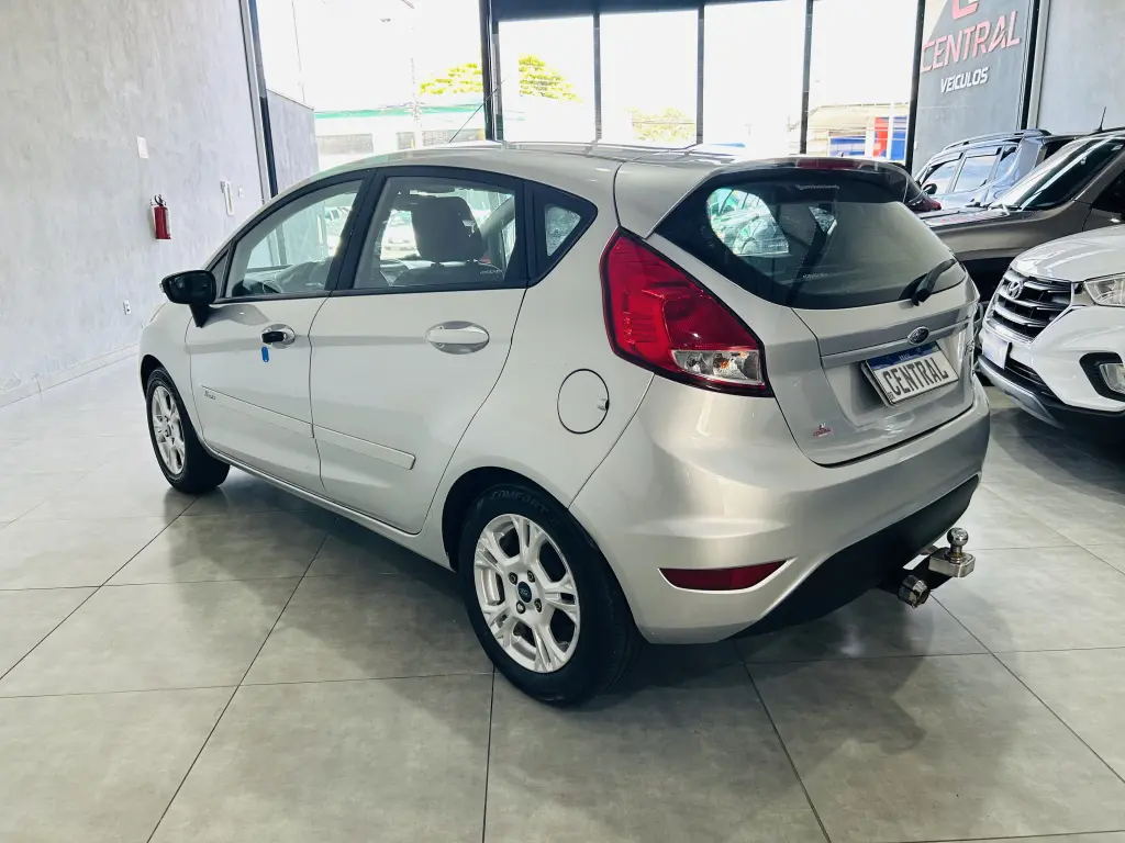 FORD Fiesta Hatch - Foto