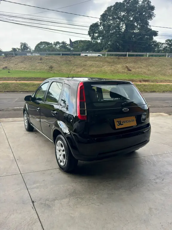 FORD Fiesta Hatch - Foto