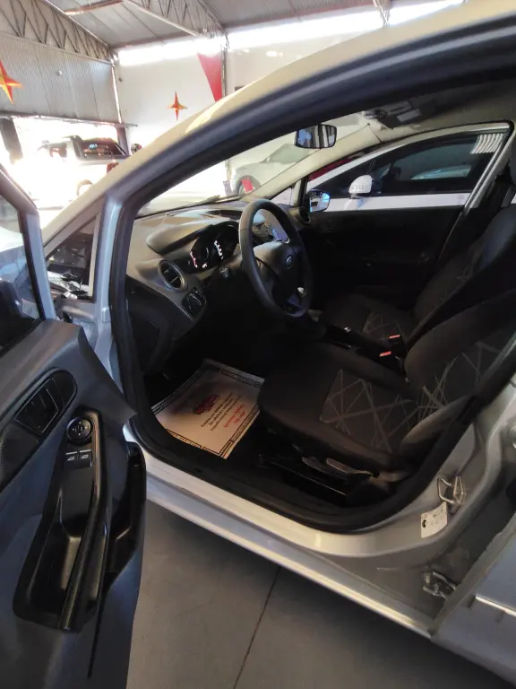 FORD Fiesta Hatch - Foto