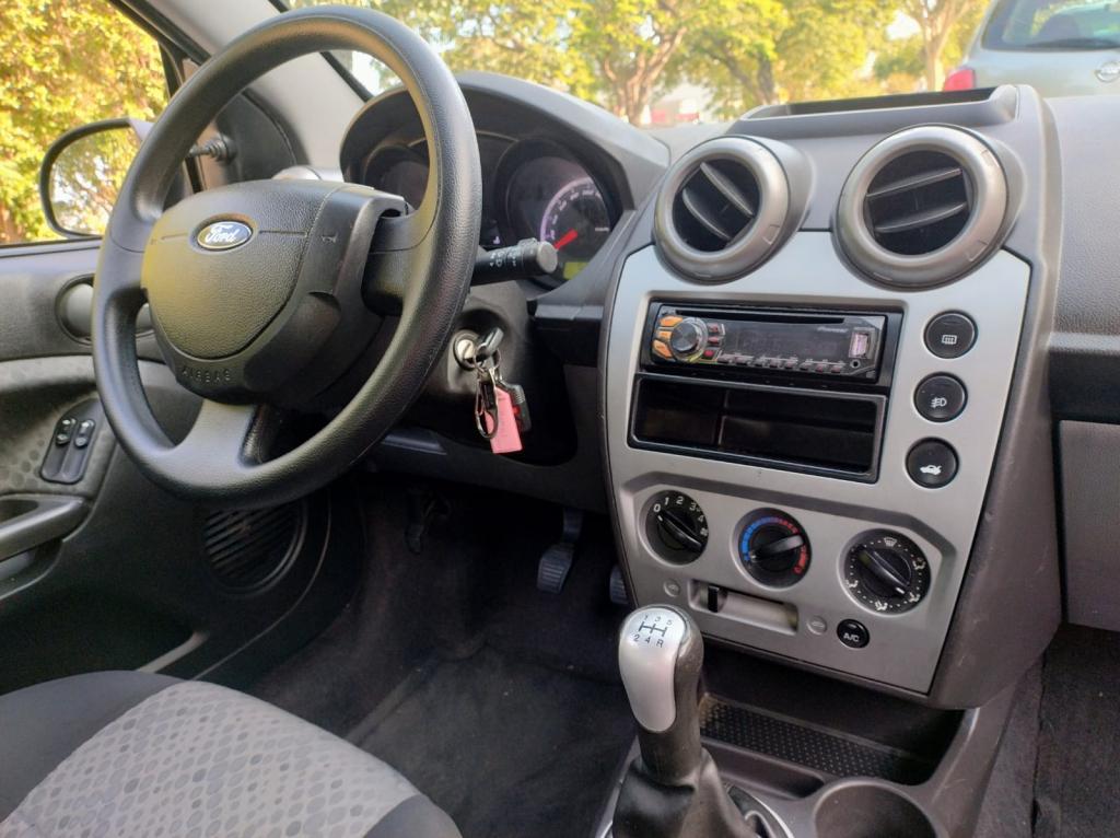 FORD Fiesta Hatch - Foto