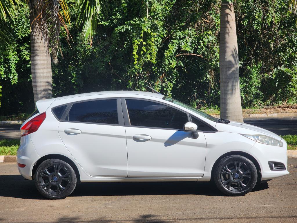 FORD Fiesta Hatch - Foto