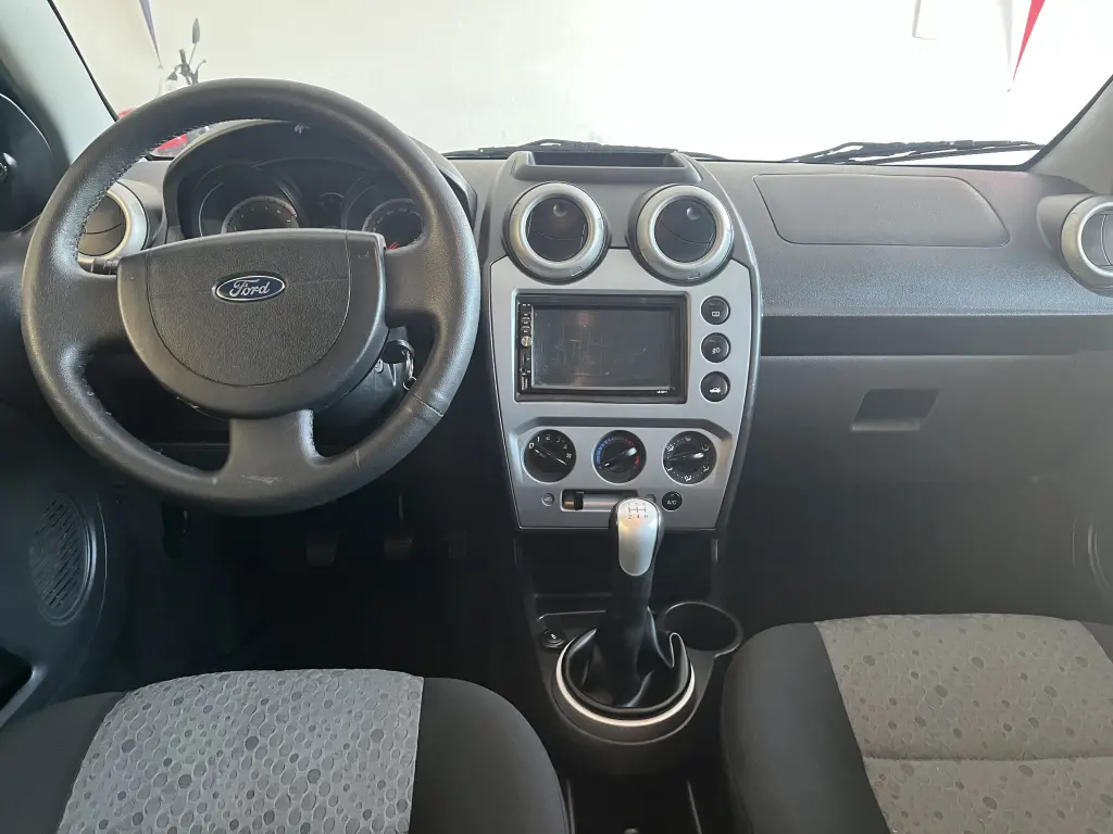 FORD Fiesta Hatch - Foto