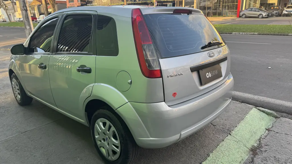 FORD Fiesta Hatch - Foto