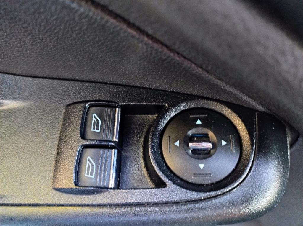 FORD Fiesta Hatch - Foto