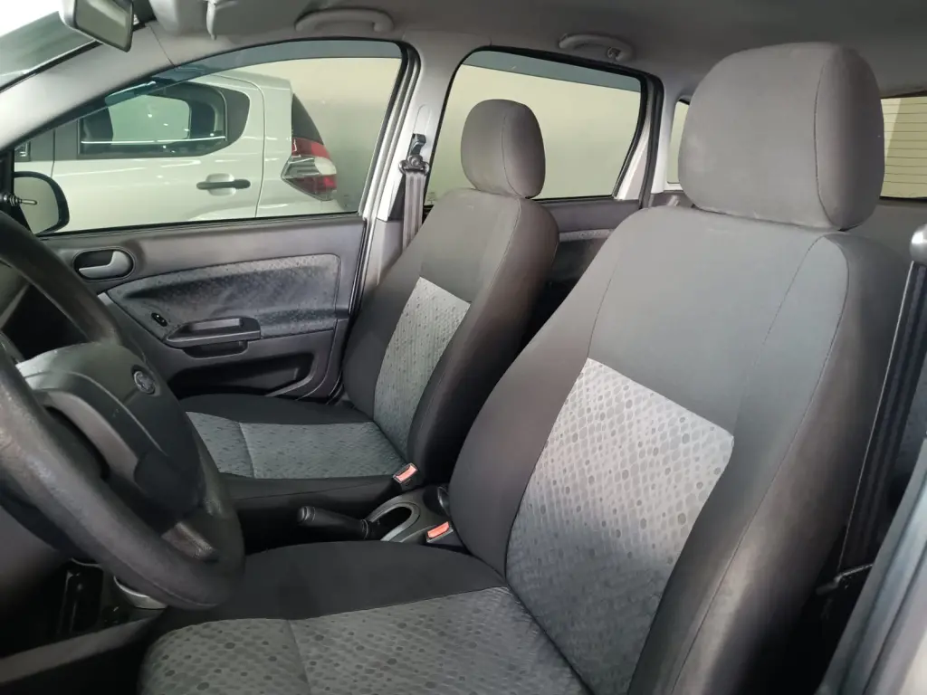 FORD Fiesta Hatch - Foto