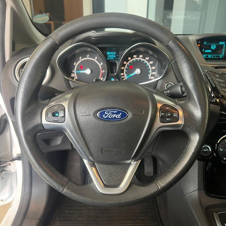 FORD Fiesta Hatch - Foto
