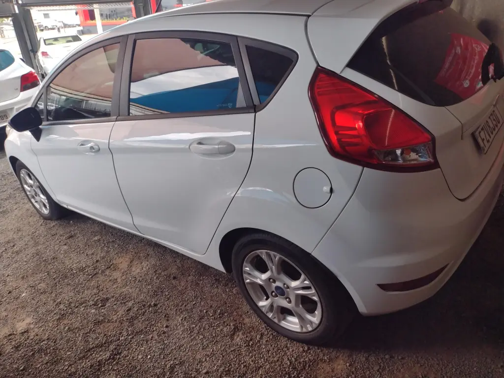 FORD Fiesta Hatch - Foto